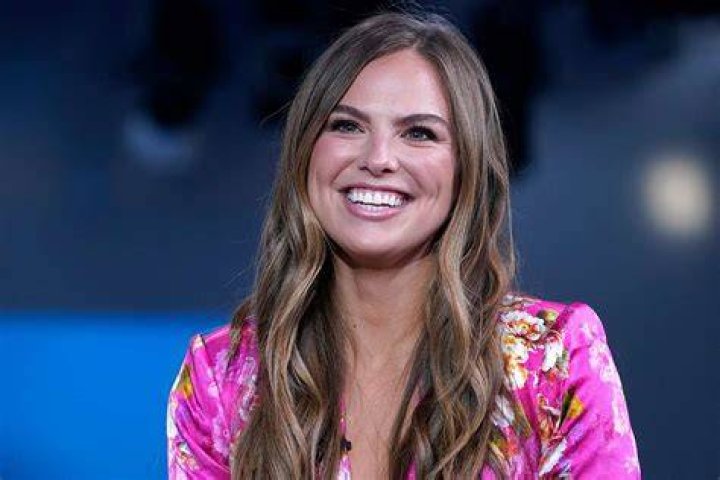 'Bachelor in Paradise': Hannah Brown Gets the Singles to Spill the Tea on the Beach