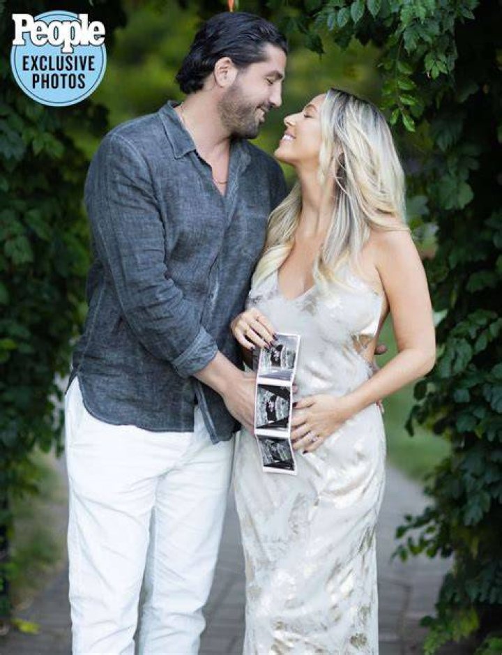 'Love Is Blind' Star Shaina Hurley Is Pregnant With First Child With Husband Christos Lardakis 