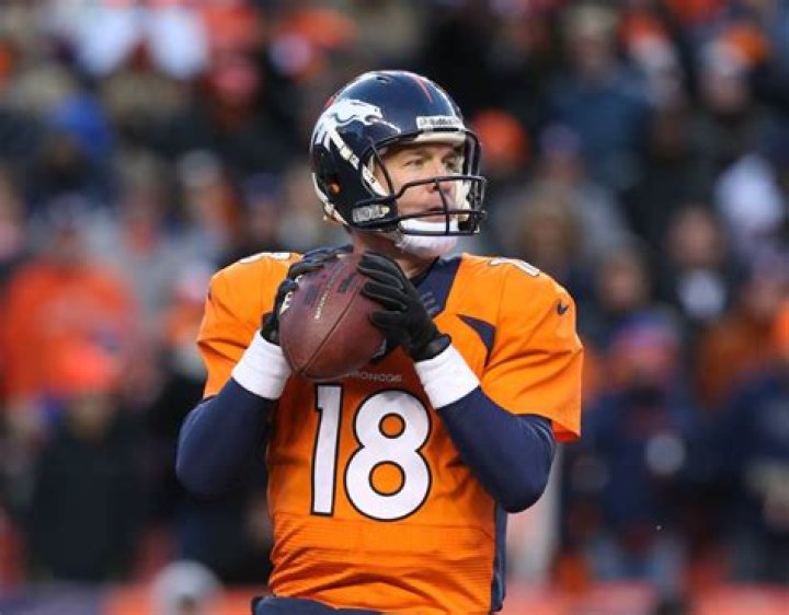 10 NFL Quarterbacks With Shocking Playoff Records