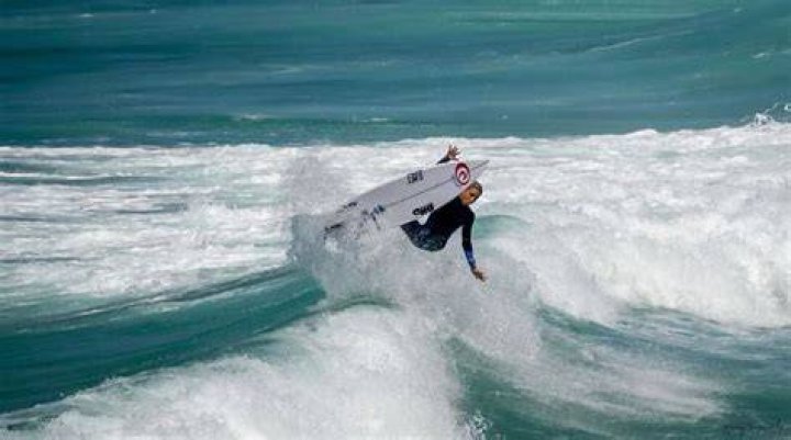 $100K Winning Price Will Go Towards Buying a “Dream” for 19-Year-Old Surfing
Phenomenon Molly Picklum