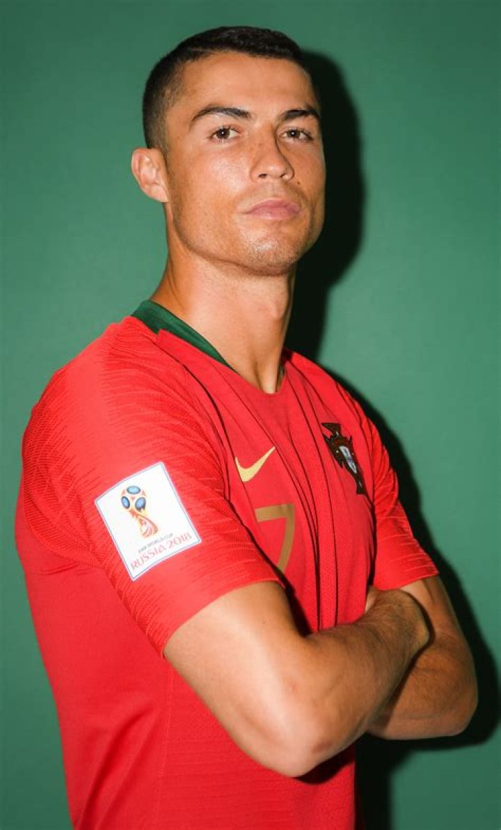1280x2120 Cristiano Ronaldo Portugal Portrait iPhone 6+ ,HD 4k