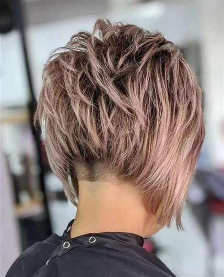 19 Popular Choppy Inverted Bob Haircuts to Consider Angled bob