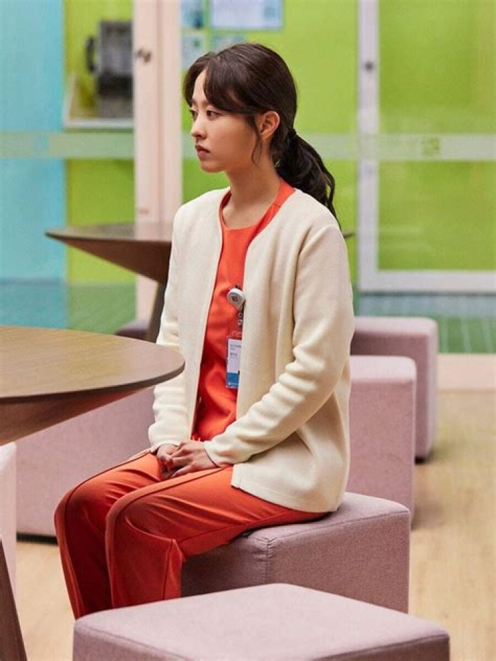 28 new stills to check out before binge-watching Park Bo-young's Daily Dose of Sunshine