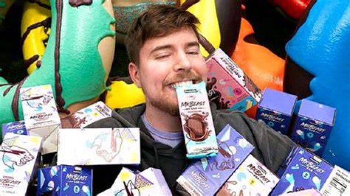 $400 Chocolate Bar Helps Gordon Ramsay Give Millionaire YouTuber MrBeast the
MasterChef Treatment