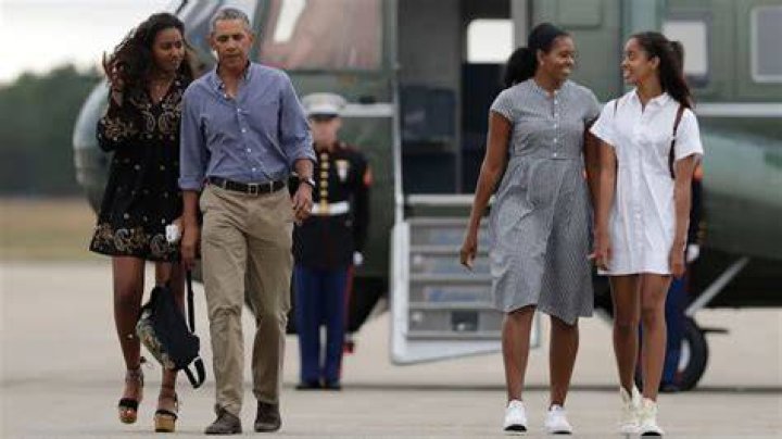 7 Conspiracy Theories About Malia & Sasha Obama That Are So Absurd You