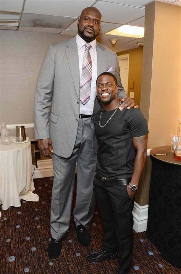 7 ft Shaquille O’Neal Looks Tiny Next to the Tallest Man Who Ever Lived: “Shaq
Looks Like Kevin Hart”