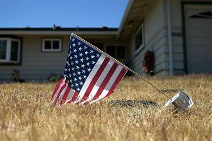 8 Common Mistakes When Flying the American Flag