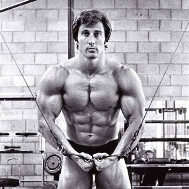 80-Year-Old Bodybuilding Veteran Known for His Symmetrical Physique, Shares the
Secret to a “Smaller Waistline”