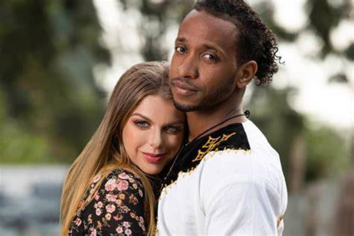 90 Day Fiance Ariela Biniyam and Aviel in Airport