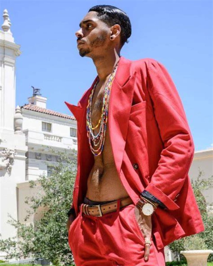 A picture of Julian Broadus.