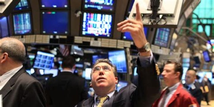 A Rise in Passive Index Funds Could Fuel Bubble in Mega-Cap Growth Stocks