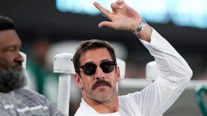 Aaron Rodgers Gets Blames of Hypocrisy Upon Working for “Heir to Johnson &
Johnson” After Infamous Vaccination Drama