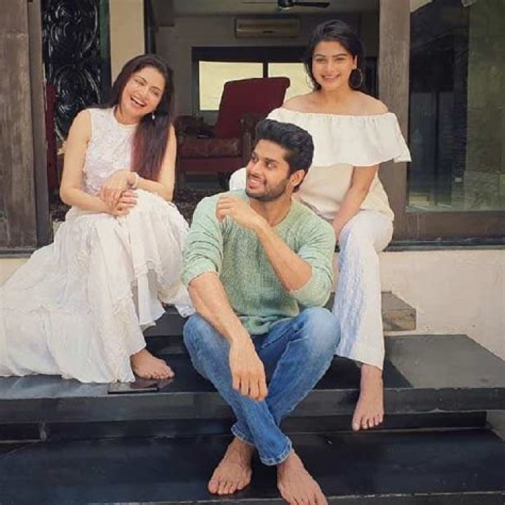 “Abhimanyu started cooking to impress girls when he was a teenager” - Bhagyashree