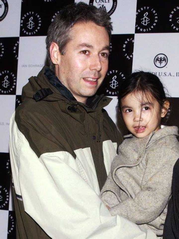 Adam Yauch, de son &eacute;pouse Dechen, dans ses bras, leur fille