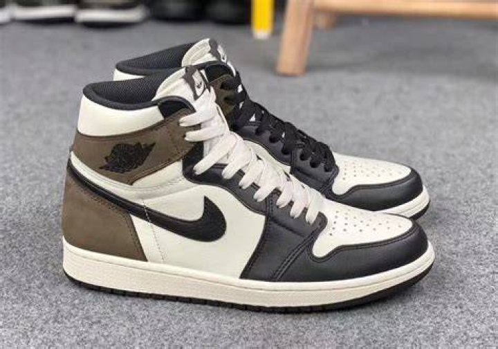 Air Jordan 1 Dark Mocha 555088105 Release Date