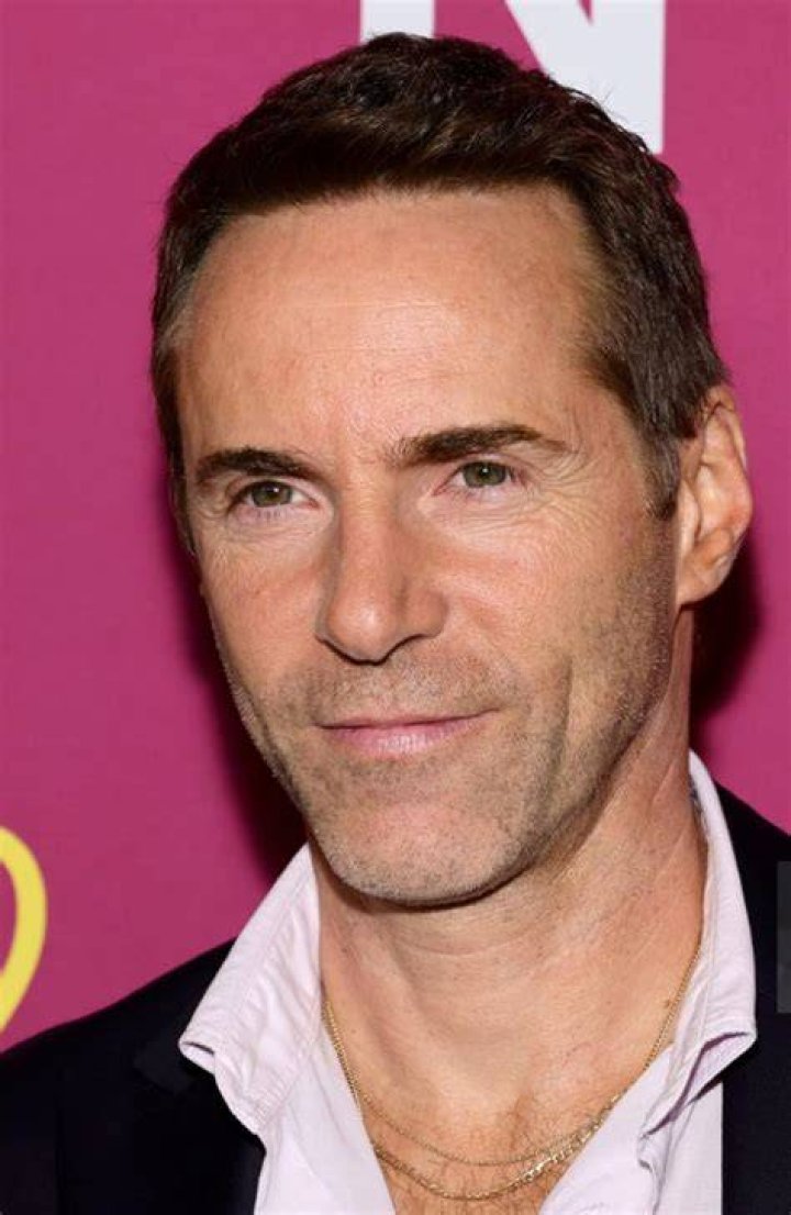 Alessandro Nivola Net Worth