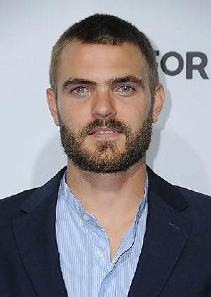 Alex Roe
