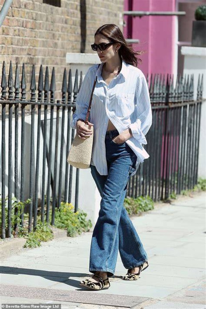 Alexa chung jeans, black flats, floral top