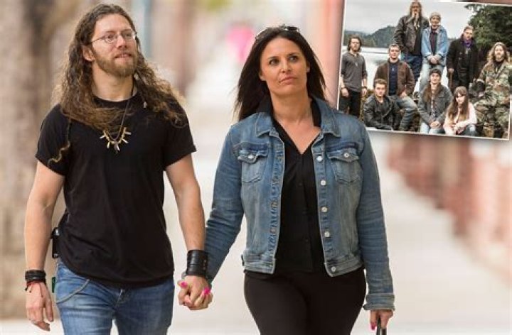 Allison Kagan Bio, Alaskan Bush Joshua Brown Girlfriend, Age, Job