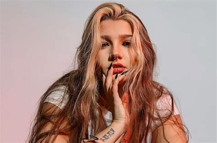 Alternative Pop Singer SkyDxddy Releases Newest Track Hold Me Artist