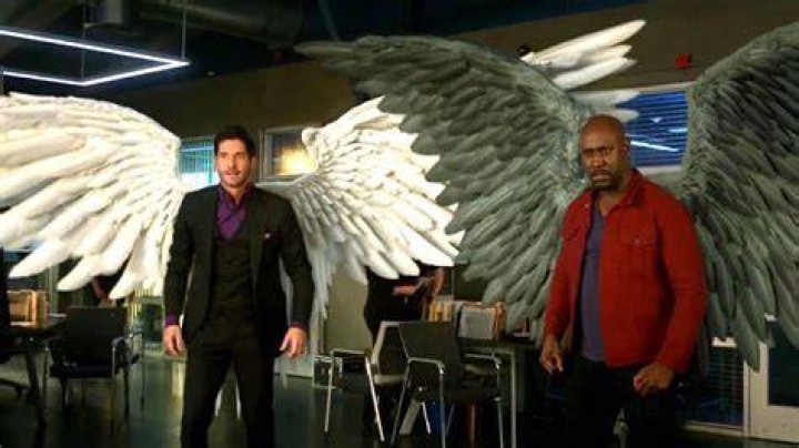 Amenadiel and Lucifer fight on Lucifer
