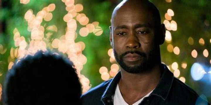 Amenadiel talking to young teen in Lucifer