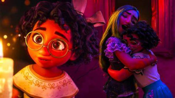 An Encanto Detail Makes Isabela And Mirabel’s Relationship More Heartbreaking