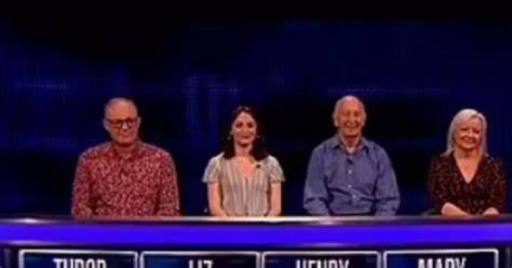 An image of four contestants singing on Sing On! Netflix series