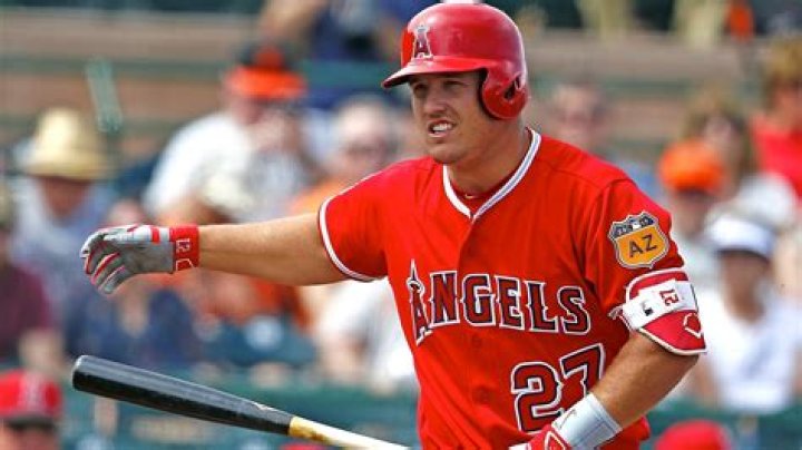 Angels Star Mike Trout's Gold Glove-Worthy Season Possibly Rocked By Injury