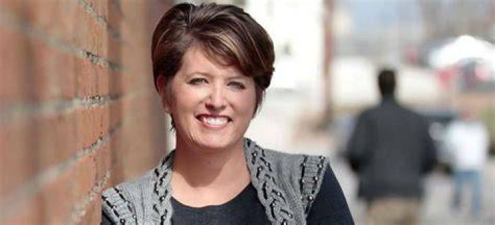 Angie Hicks Net worth, Age: Bio-Wiki, Wife, Kids, Weight