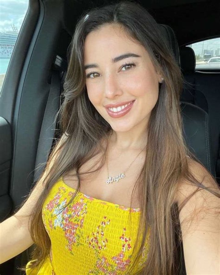 Angie Varona Pictures (794 Images)