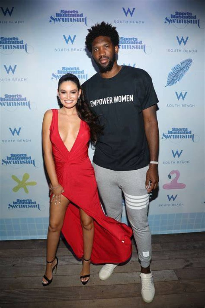Anne De Paula height
