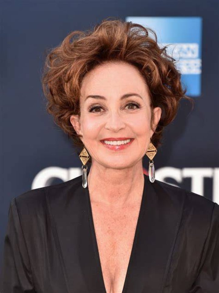 Annie Potts Biography, Height & Life Story Super Stars Bio