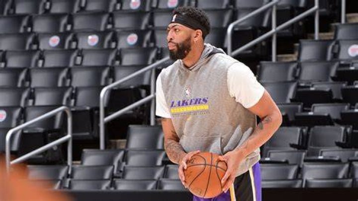 Anthony Davis’ height, salary, age, net worth, wife, Instagram, injury