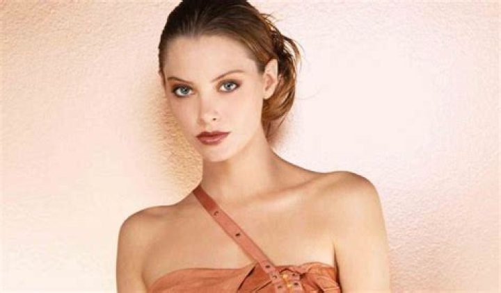 April Bowlby Age, Net worth: Weight, Soulmate, Kids, Bio-Wiki