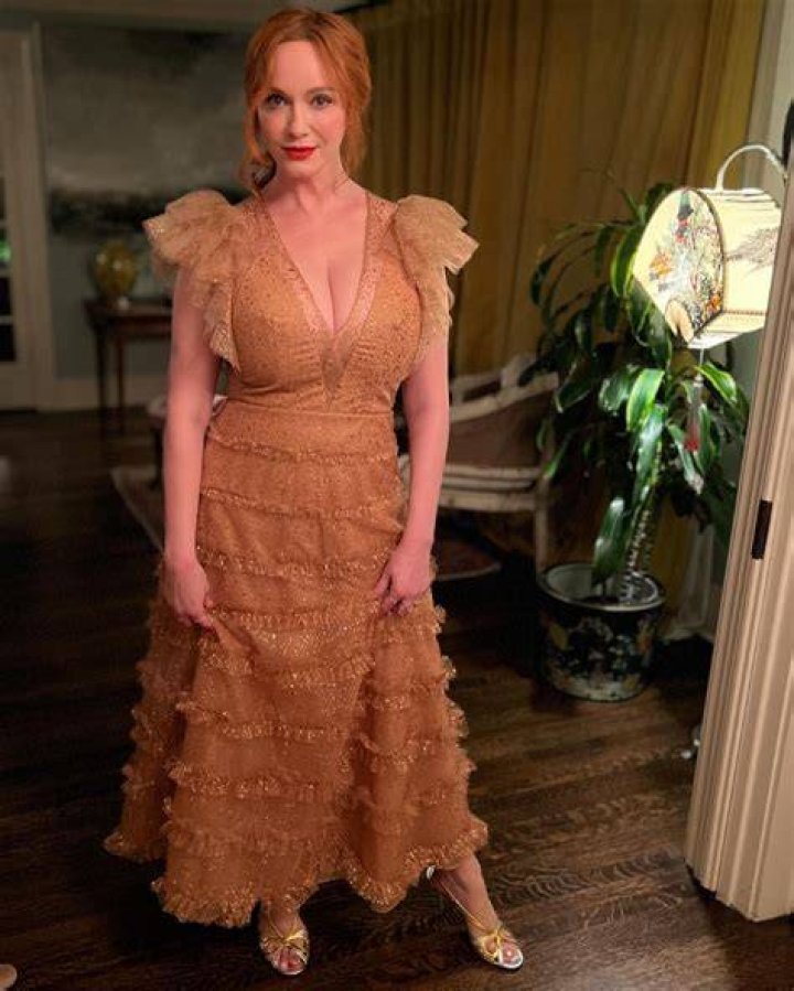 Are Christina Hendricks' Boobs Real or Fake? Denies Breast Implants
