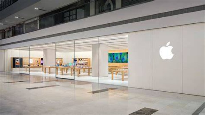Are there any Apple stores in Africa?