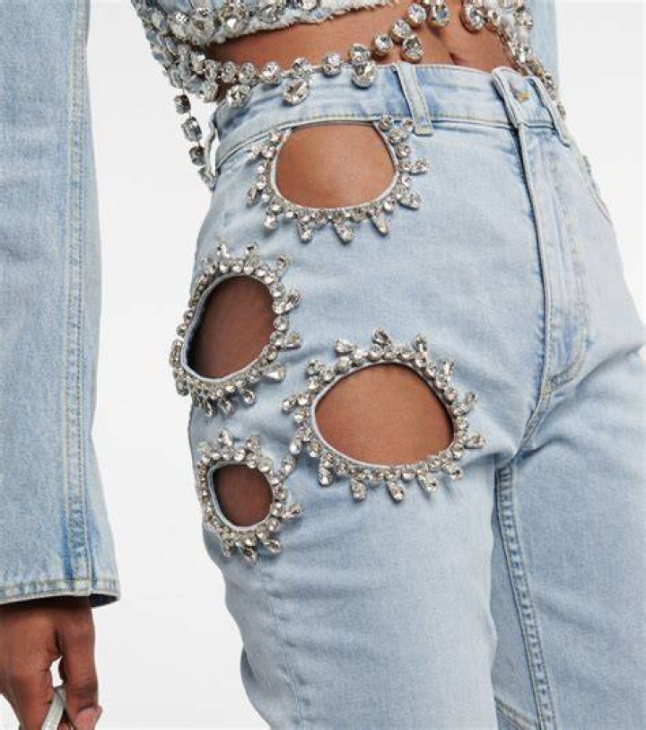 Area embellished jeans 