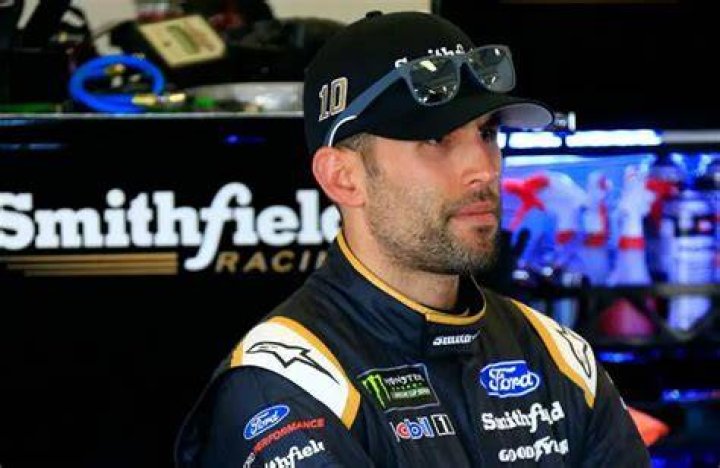 Aric Almirola Age, Net worth: Wife, Kids, Bio-Wiki, Weight