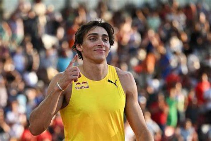 Armand Duplantis breaks the pole vault world record for the sixth time