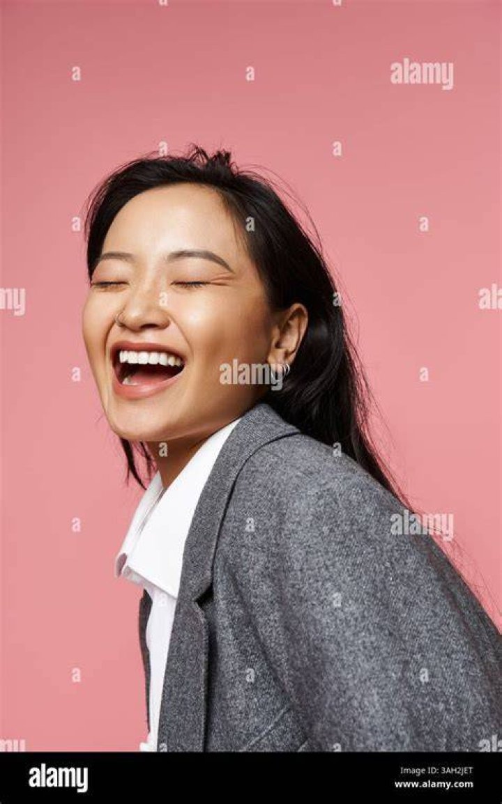 Asian woman shows off amazing amapiano dance moves Asian woman shows off amazing amapiano dance moves