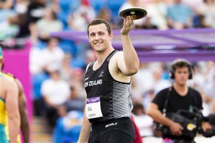 Athletics: Connor Bell smashes long-standing New Zealand men’s discus record