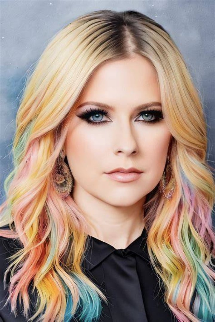 Avril Lavigne Debuts Wild New Dye Job