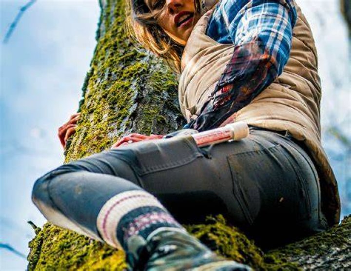 ‘Backcountry’ Director Talks Filming Bears, Hanging Off Cliffs (Exclusive Images) – The Hollywood Reporter