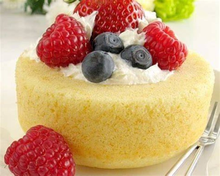 Baking hot milk sponge cake