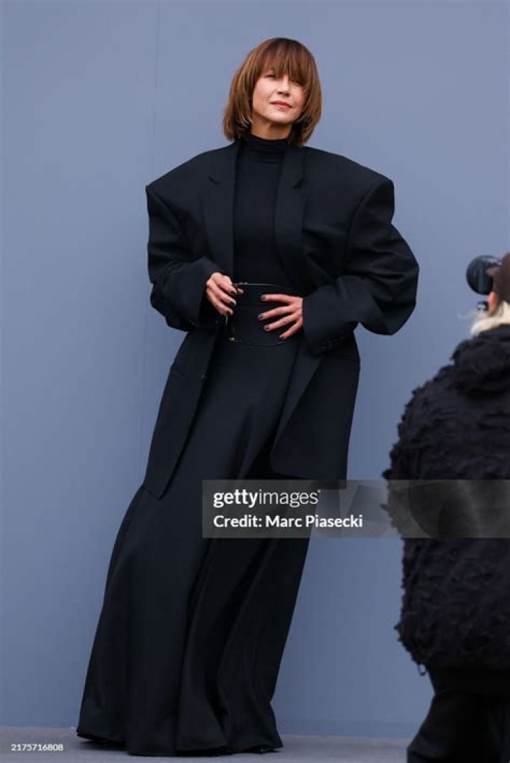 balenciaga, outside arrivals, paris fashion week, womenswear spring summer 2022