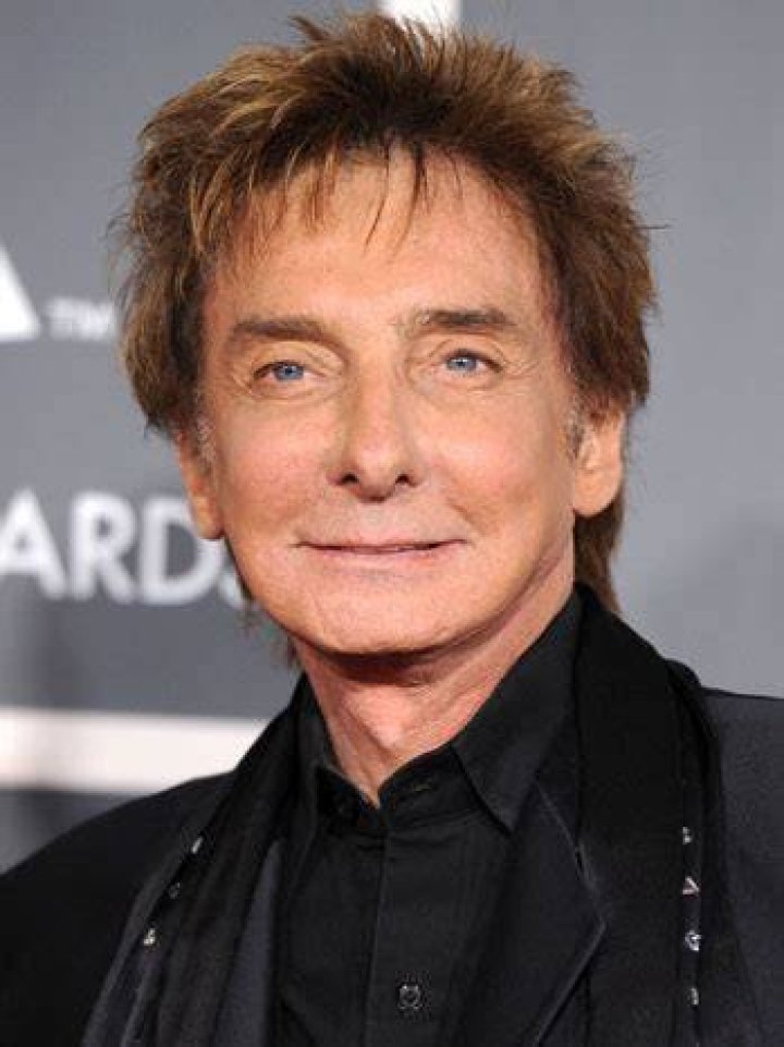 Barry Manilow Hospitalized for Hip Muscle Repair Surgery