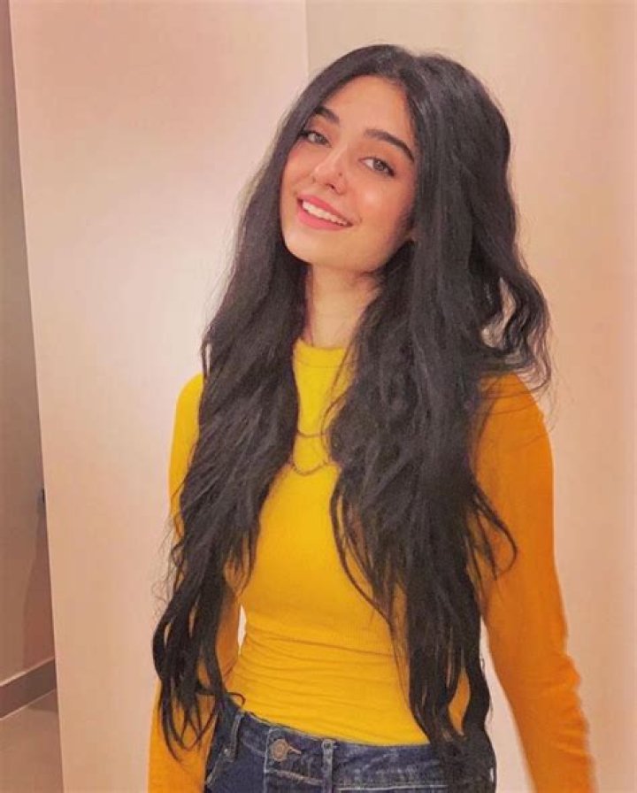 Beautiful Pictures of Noor Zafar Khan in Western Attire Reviewit.pk