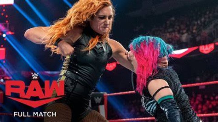 Becky Lynch v Asuka Raw May 16, 2022 Cropped