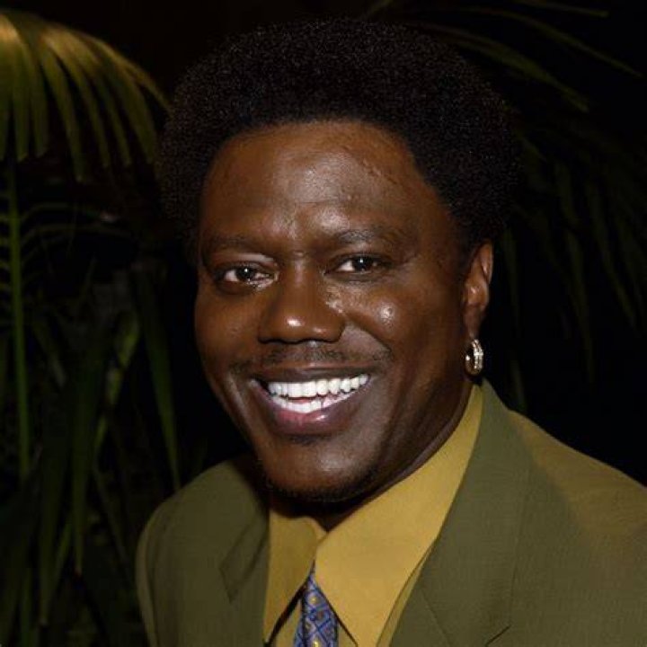 Bernie Mac looking sideways and smiling in Friday